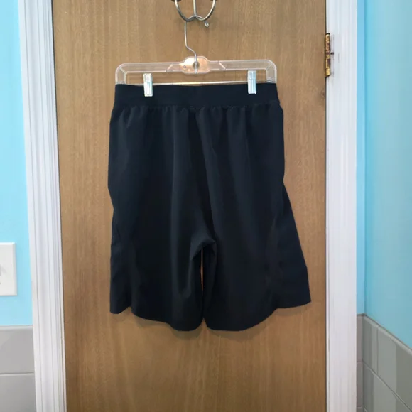 Under Armour Running Speed Pocket Shorts Medium - Picture 2 of 3